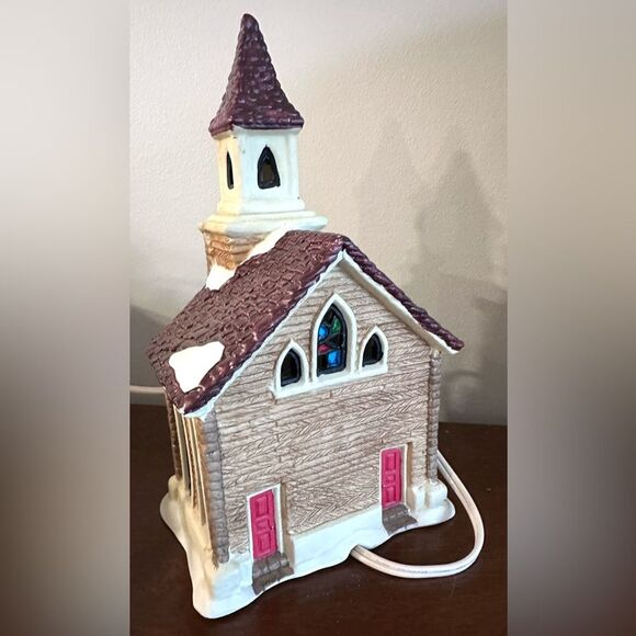 Christmas Valley Lighted Church Holiday Village w/ Box Collectors Series - Picture 3 of 6